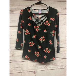 Quarter sleeve shirt with flowers